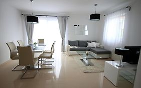 Apartments Villa Mantinela